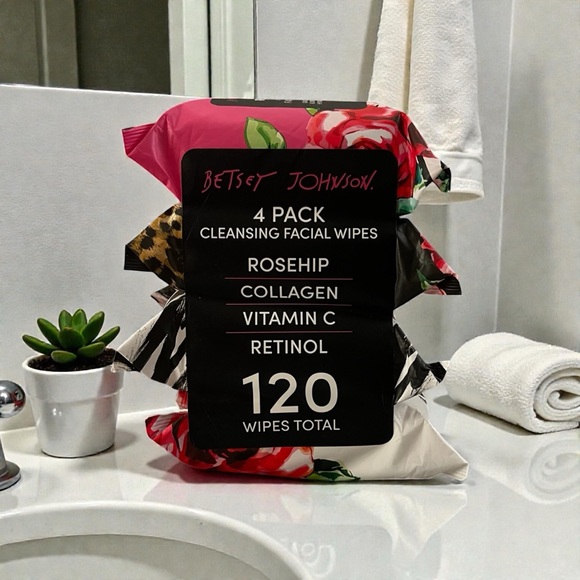 Betsey Johnson Other - Betsey Johnson Facial Wipes 4 Pack